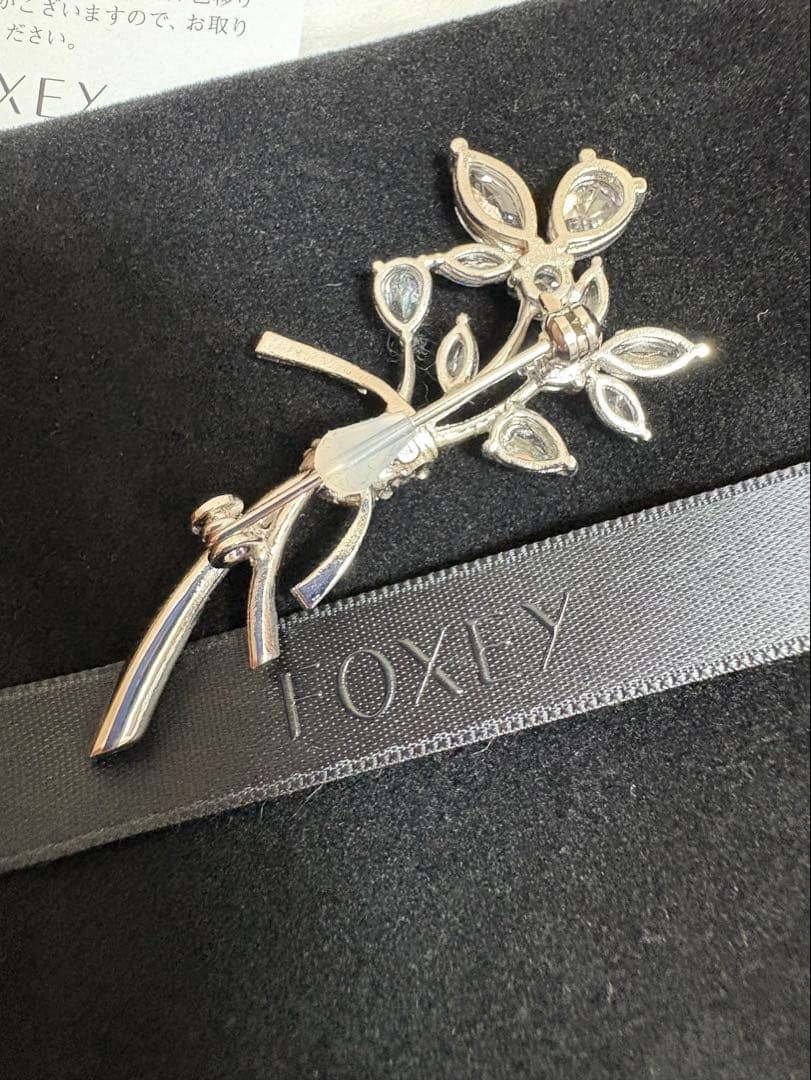 FOXEY ブローチ 44,550円 フォクシー 現行販売品 クリア コサージュ