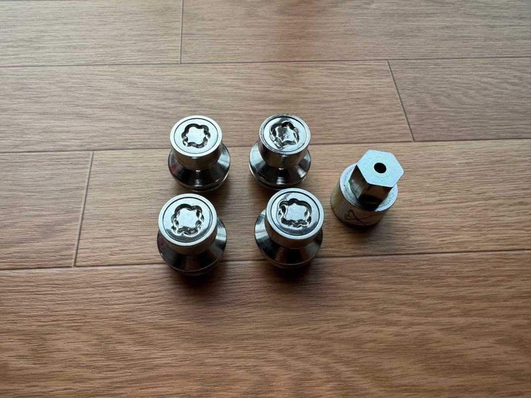 40系アルファード・ヴェルファイア・ランクル250 純正ホイールロックナット