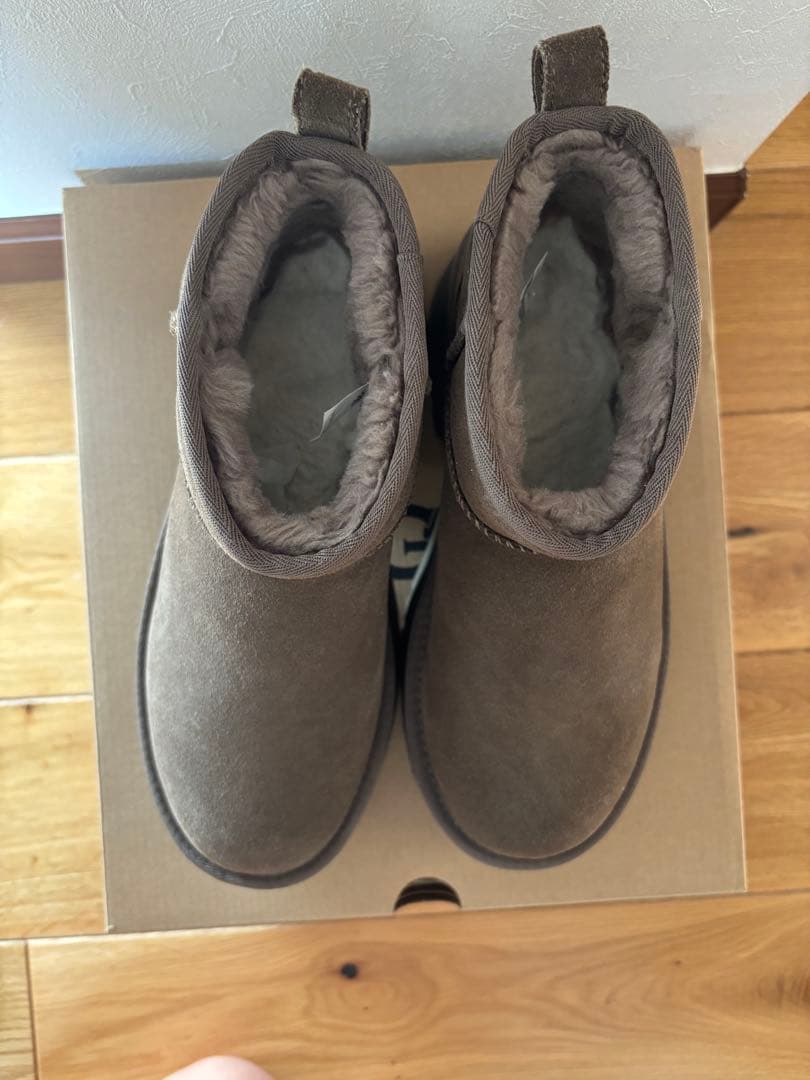 UGG クラシック ウルトラ ミニ ニュー ハイツ　24cm