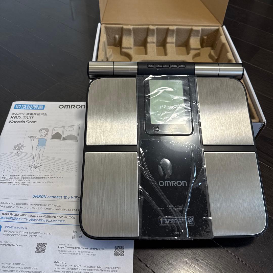 OMRON 体脂肪計・体組成計　KRD-703T オムロン