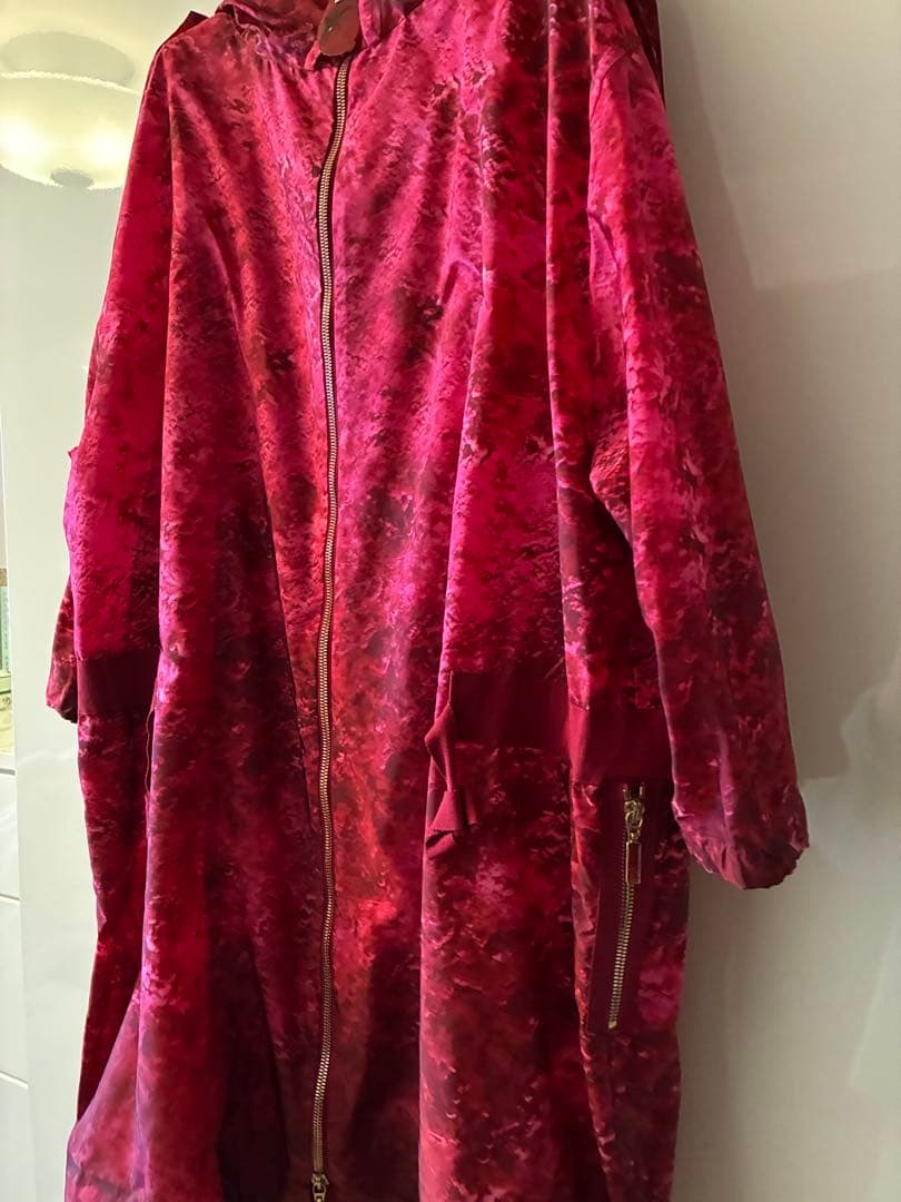 モンクレールガムルージュ　フード付きナイロンコート