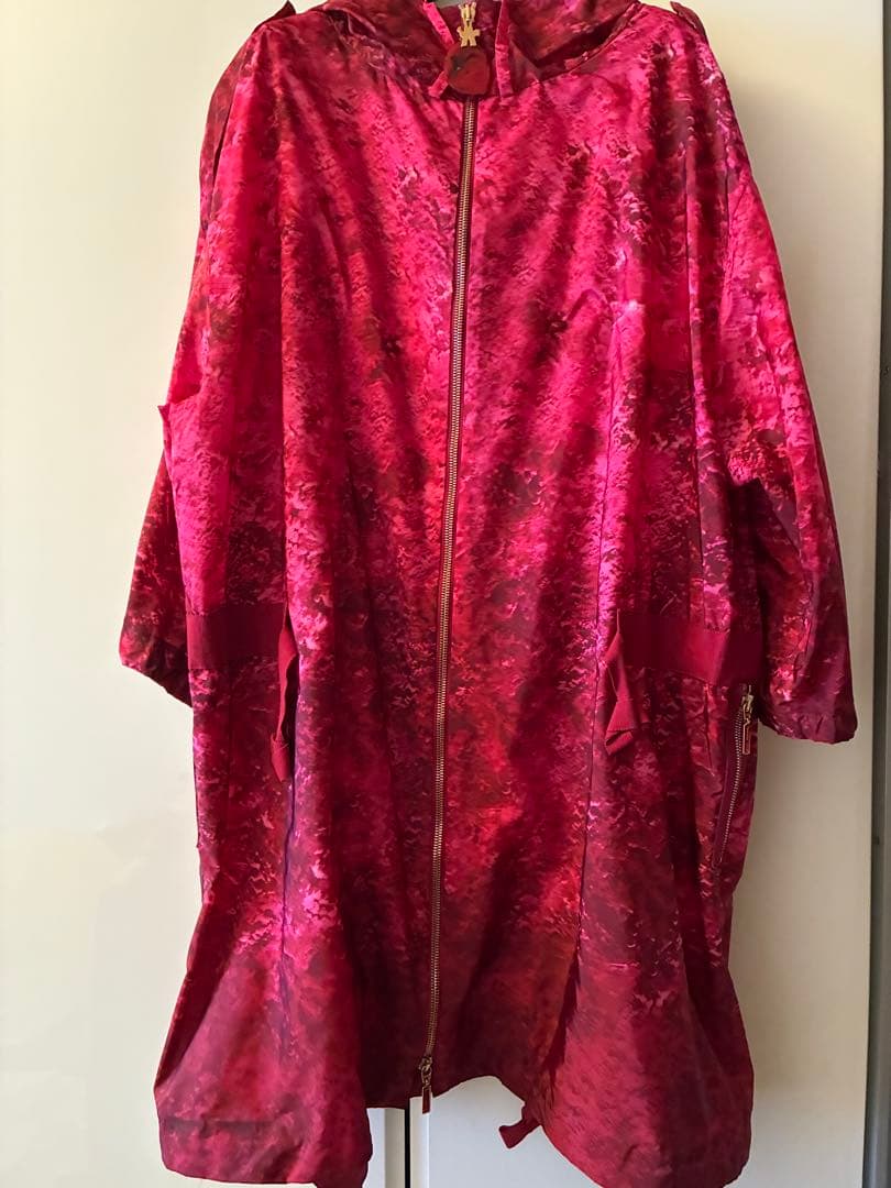 モンクレールガムルージュ　フード付きナイロンコート