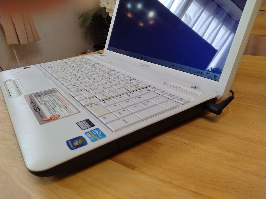 東芝 dynabook B351/23D SSD250　Core i3