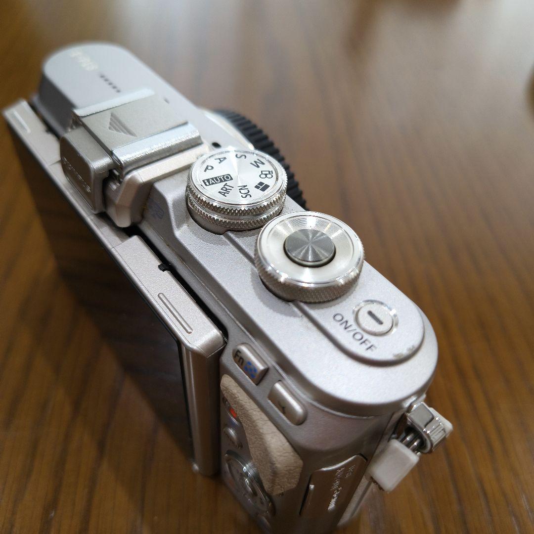 OLYMPUS PEN E-PL8 ホワイト ボディ