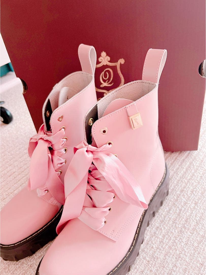 キューポット本革メルティングチョコレートサテンリボンレースアップシューズ ピンク