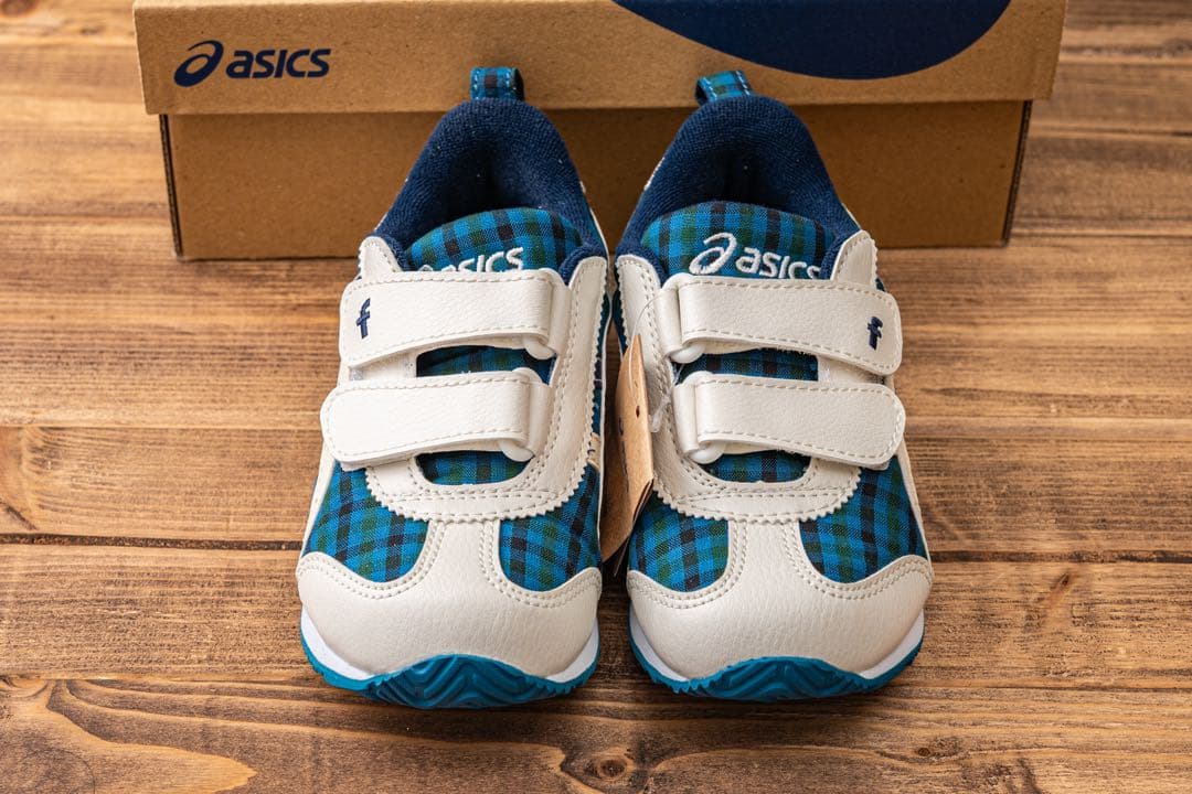 familiar スニーカー　新品未使用　asics
