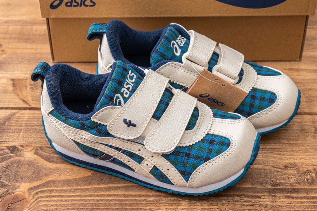 familiar スニーカー　新品未使用　asics