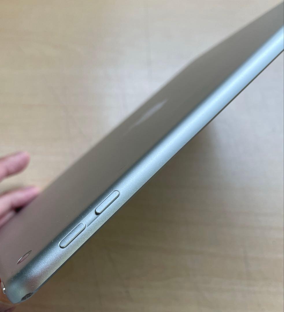 iPad 第6世代　A1893　Wi-Fiモデル　シルバー　32GB #1