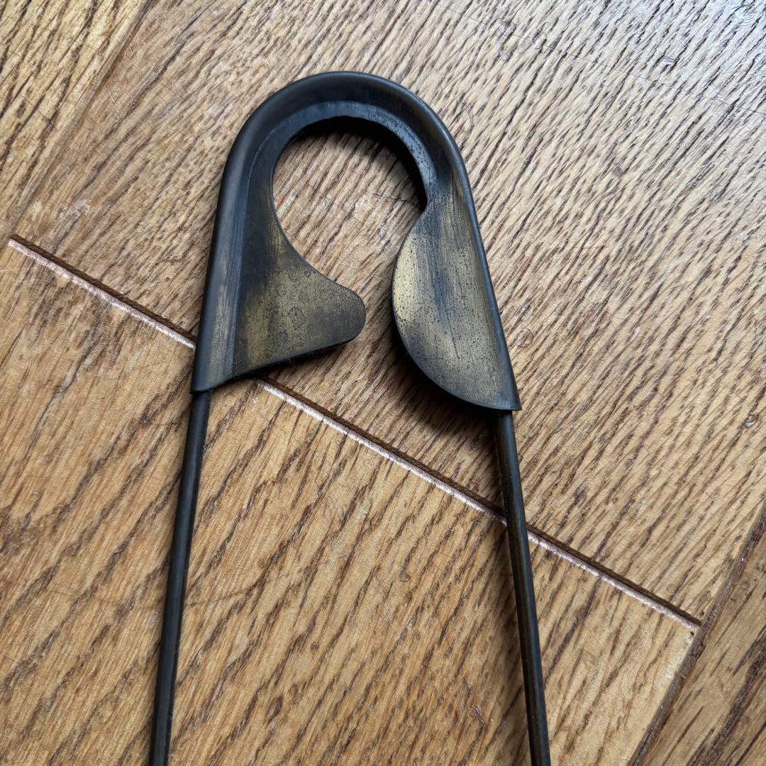 も*る様 beauty:beast レア】真鍮製巨大安全ピン　90's