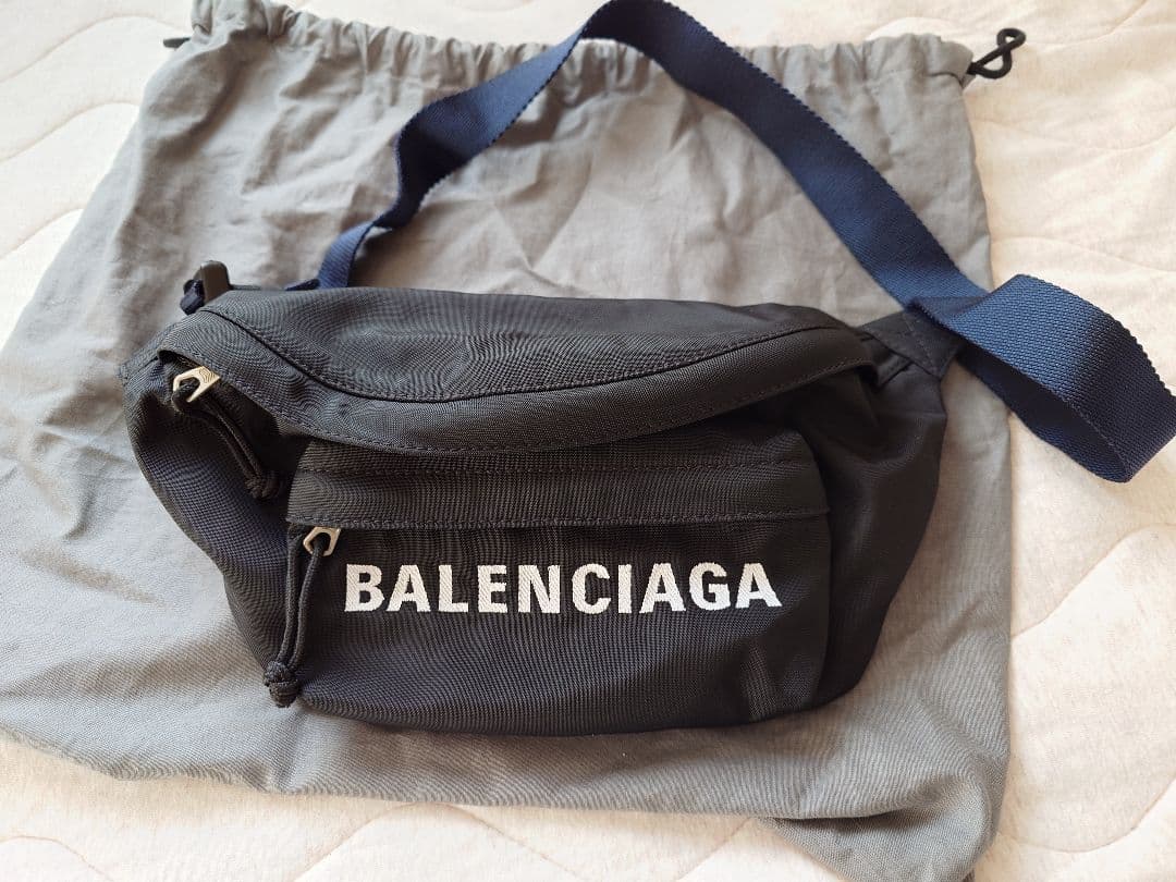 【極美品】 BALENCIAGA ボディバッグ ウエストポーチ ショルダーバッグ