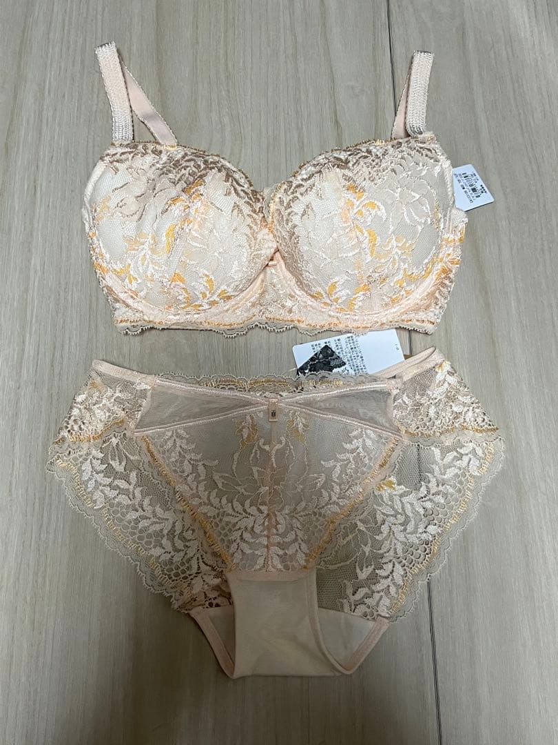 新品　未使用　ブラデリス　上下　F70 ブラ　ショーツ　パンツ　オレンジ　レース