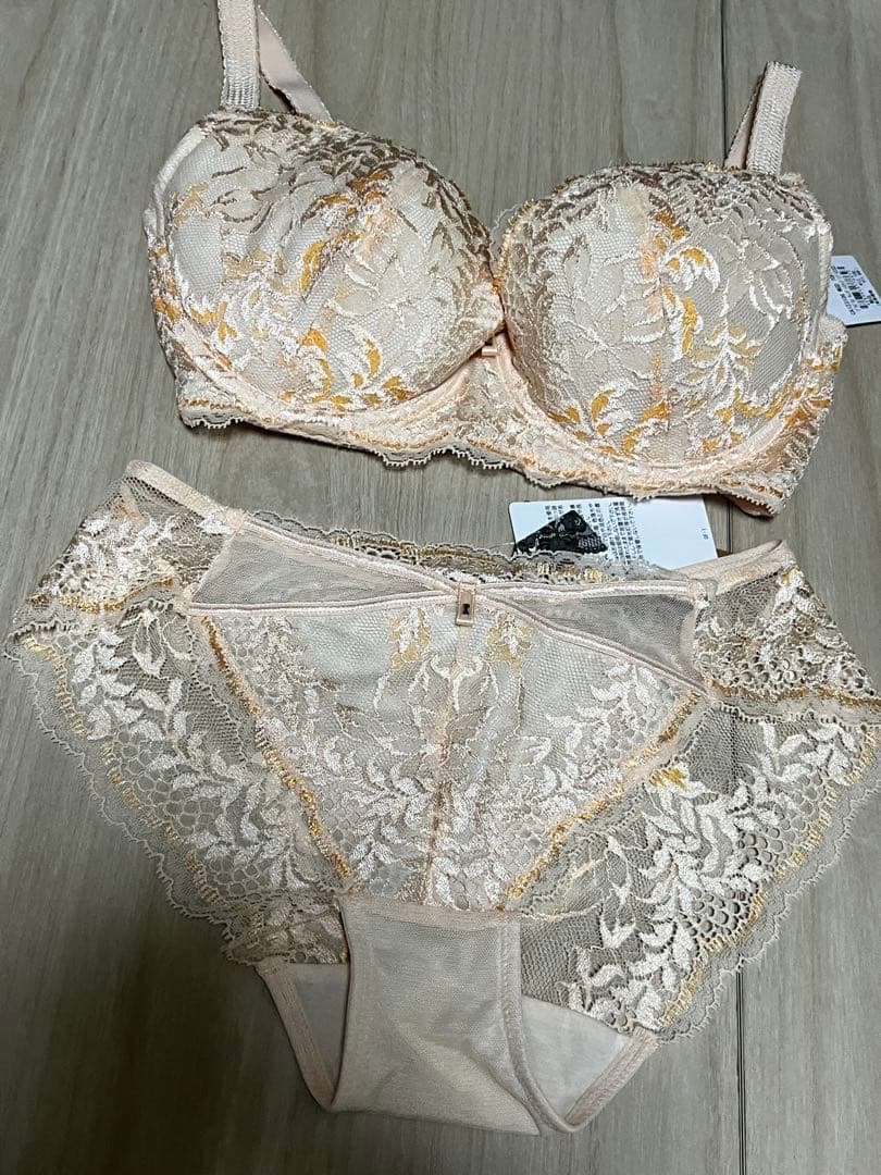 新品　未使用　ブラデリス　上下　F70 ブラ　ショーツ　パンツ　オレンジ　レース