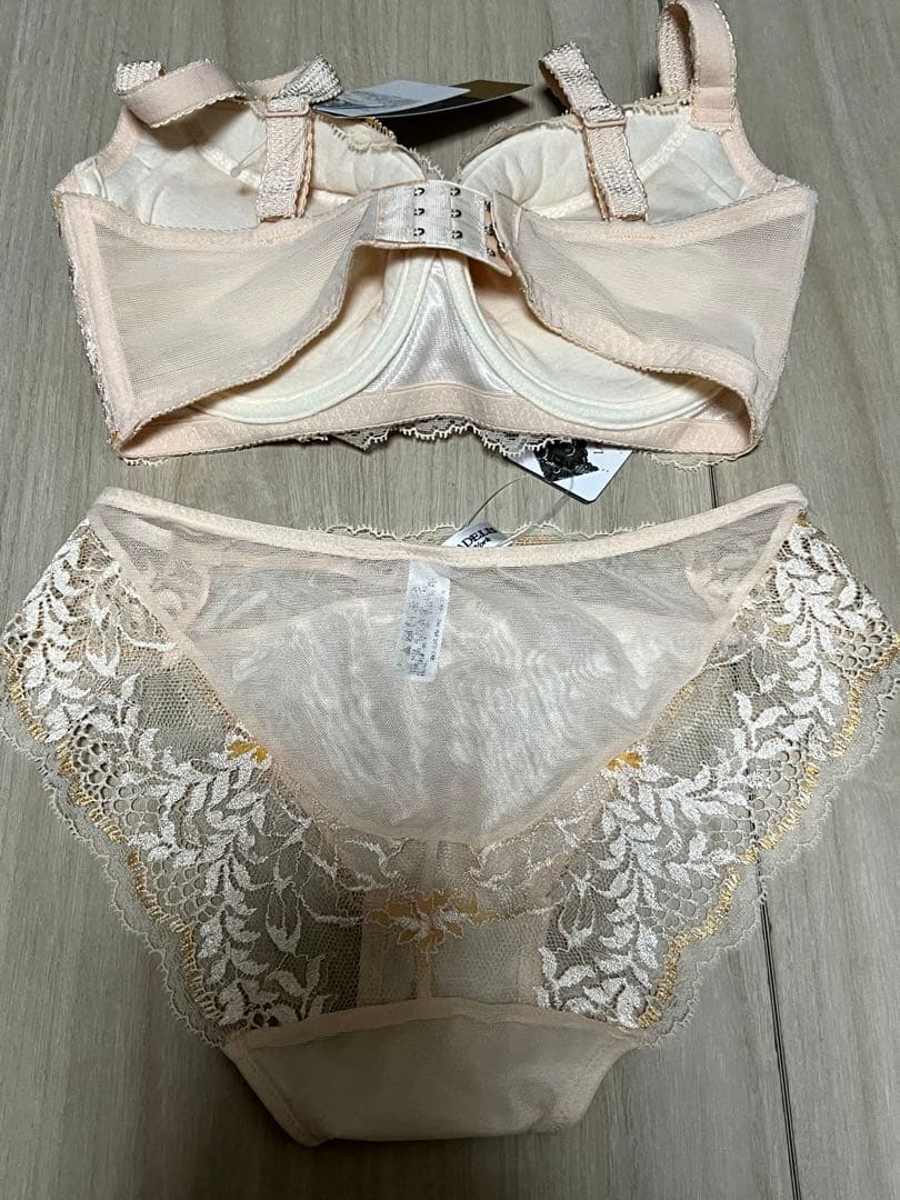 新品　未使用　ブラデリス　上下　F70 ブラ　ショーツ　パンツ　オレンジ　レース