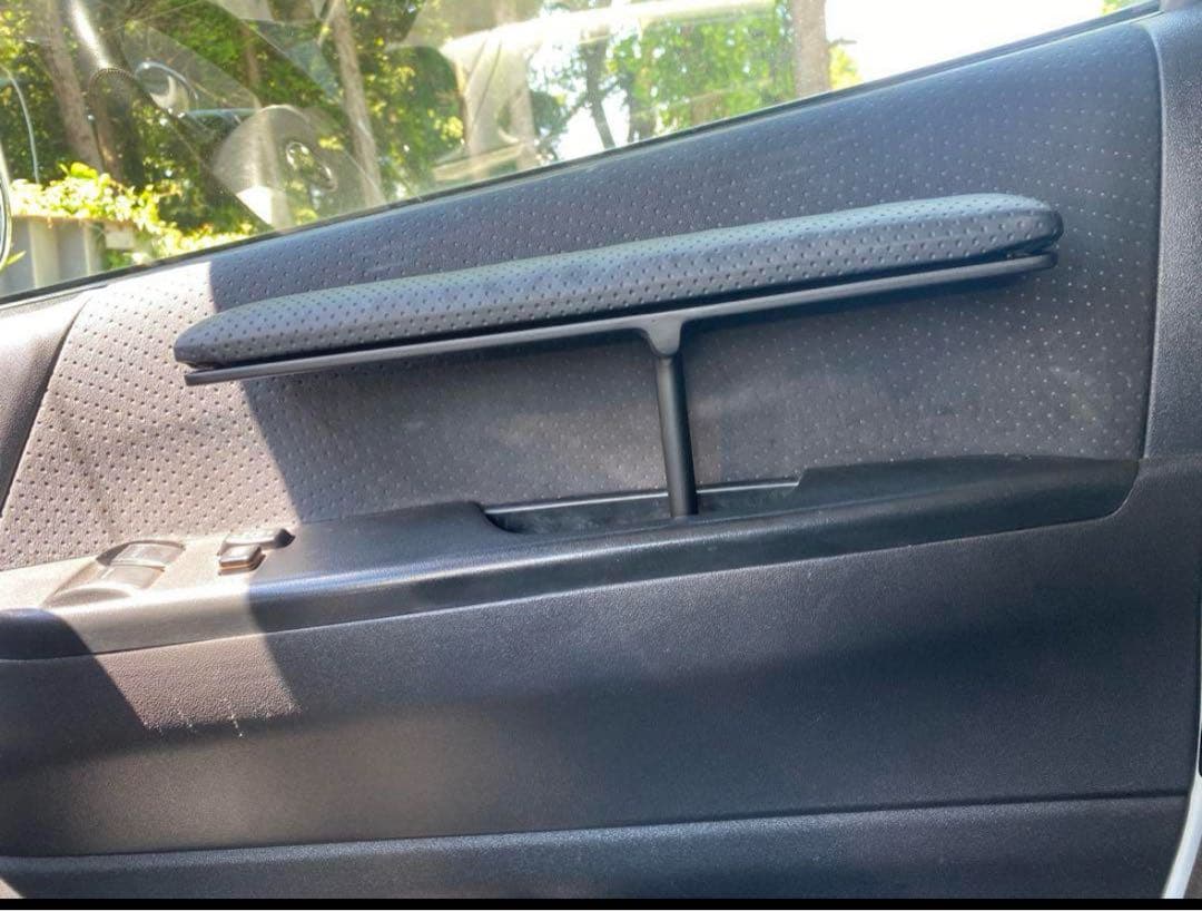 ハイエース200系　運転席側　アームレスト&フットレスト　超ワイドロングタイプ