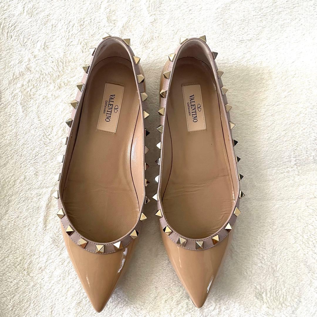 【美品】ヴァレンティノ エナメル ロック スタッズ パンプス 23cm ベージュ