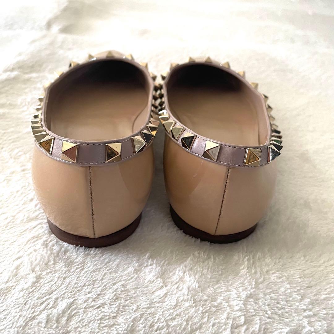 【美品】ヴァレンティノ エナメル ロック スタッズ パンプス 23cm ベージュ