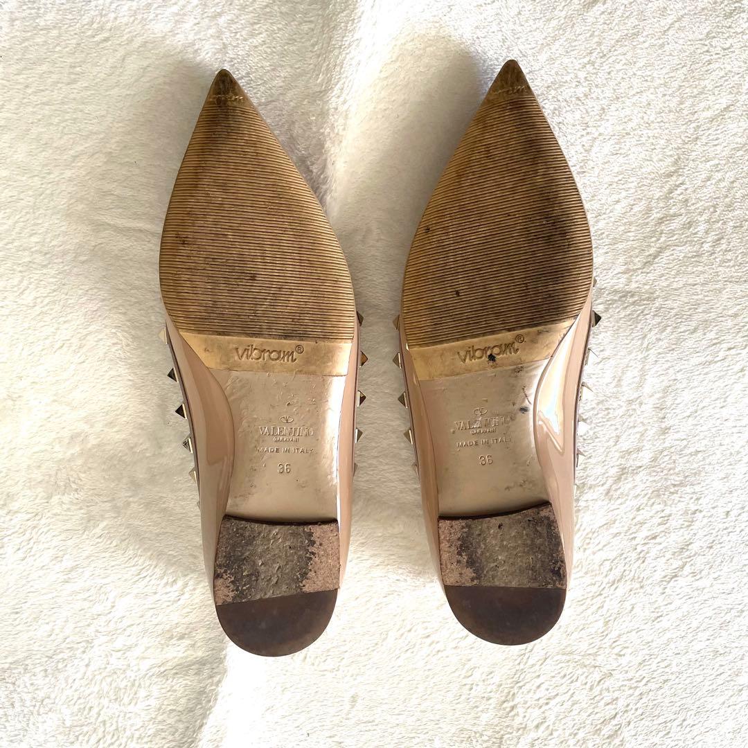 【美品】ヴァレンティノ エナメル ロック スタッズ パンプス 23cm ベージュ
