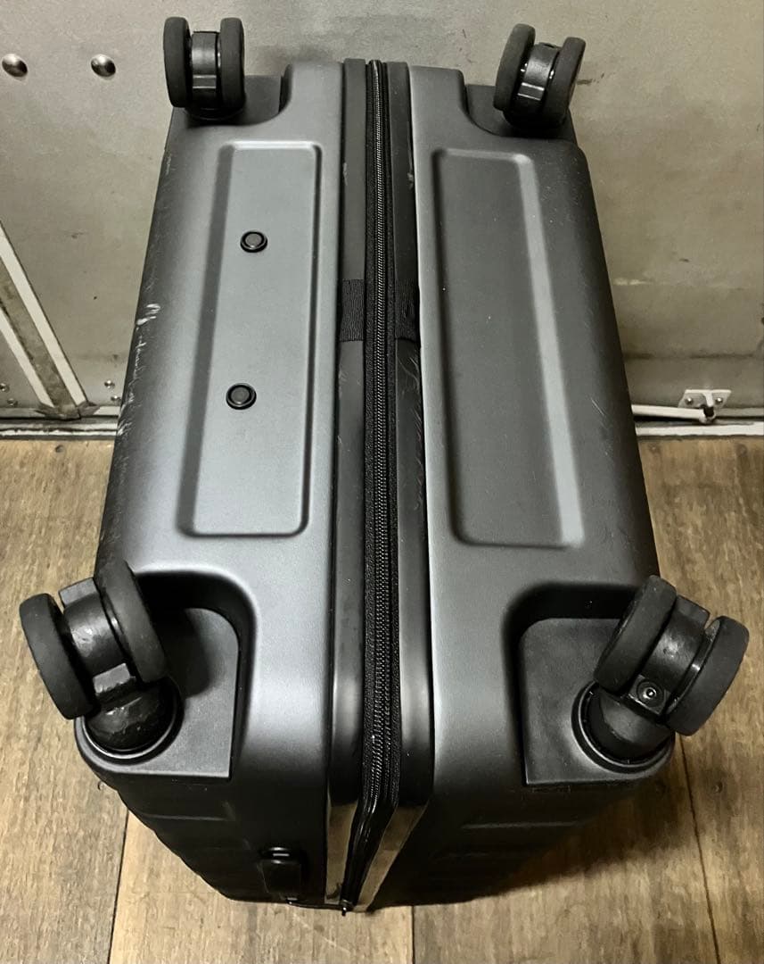 iskw様75L(中) バーを自由に調節できる ハードキャリーケース　黒系　鍵無