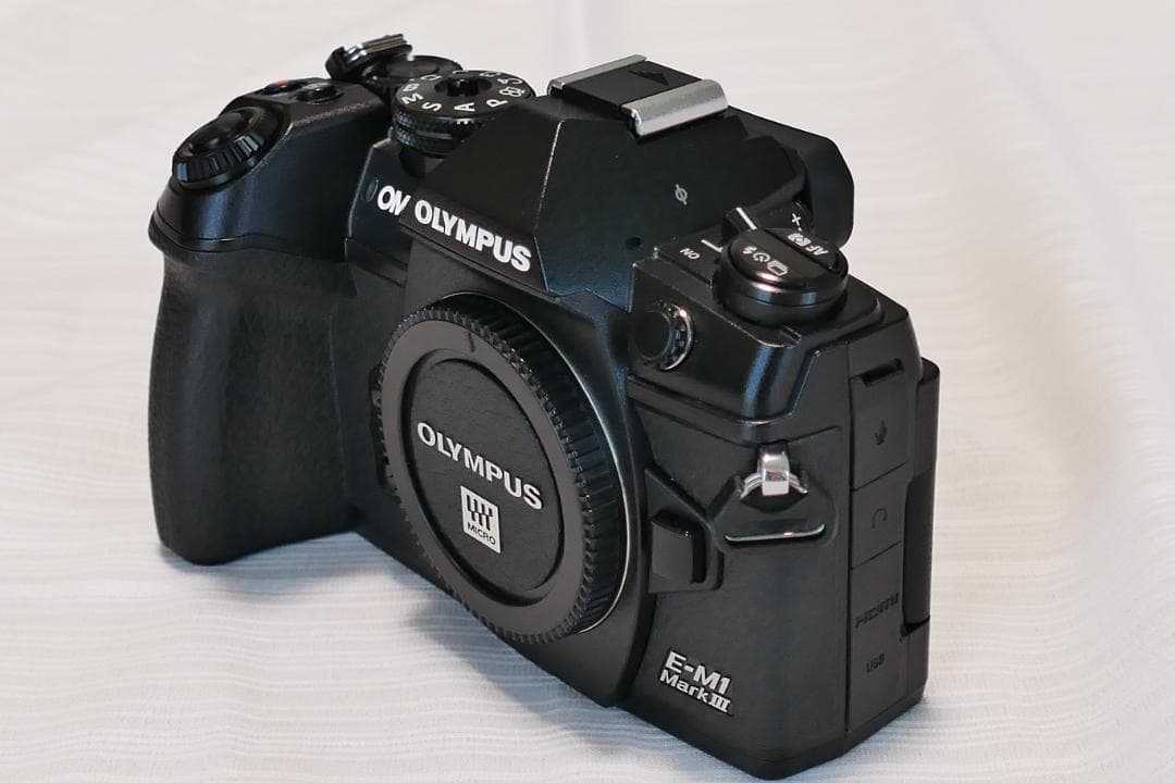 新品同様 OLYMPUS E-M1 MarkⅢ シャッター回数1264！