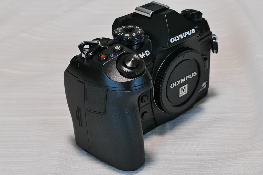 新品同様 OLYMPUS E-M1 MarkⅢ シャッター回数1264！