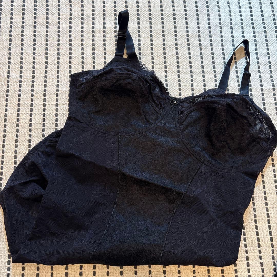 シャンデール、黒 レース ボディスーツ フルカップ・ブラジャーセット