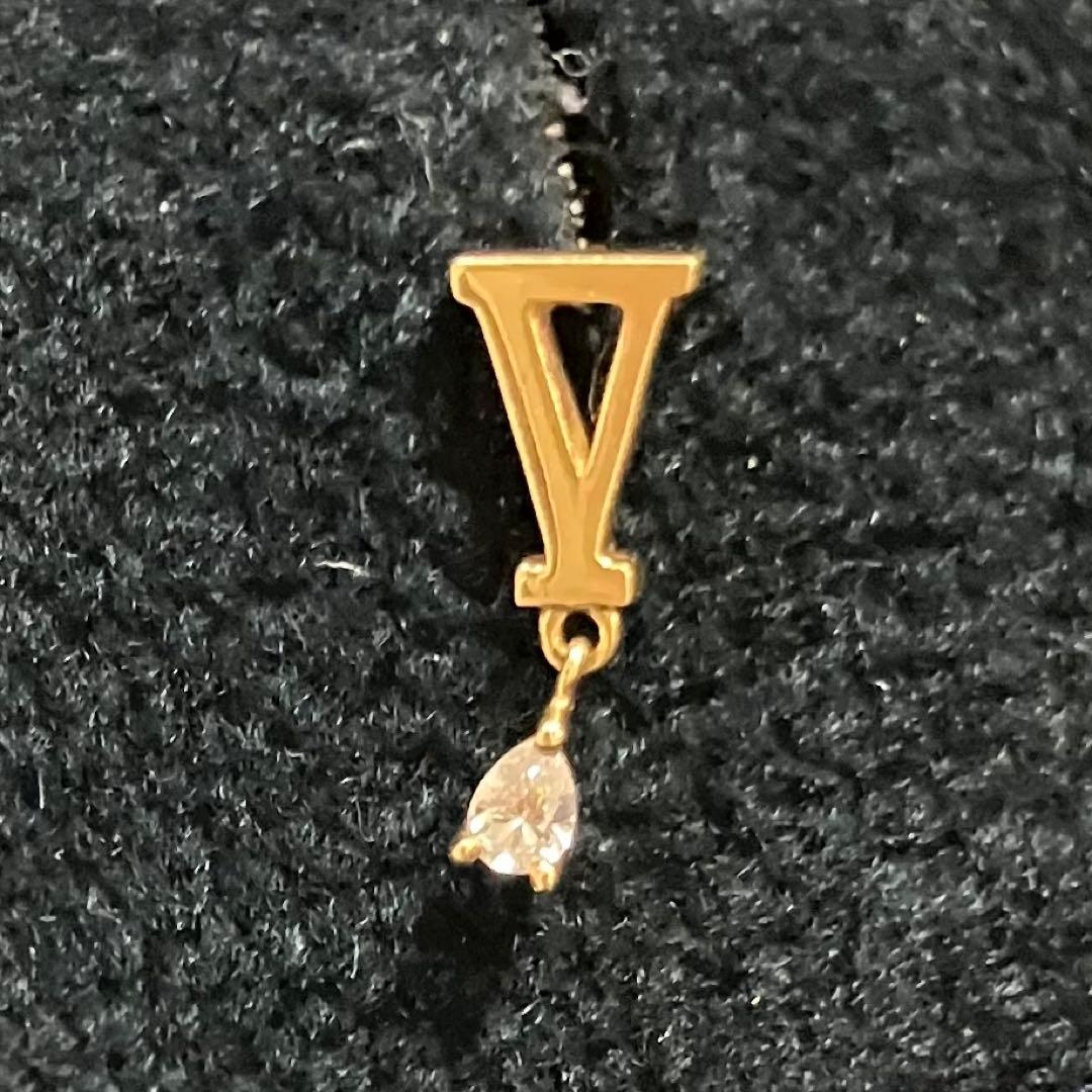 AHKAH K18 シークレットコードV ピアス(片耳用) 一粒ダイヤモンド