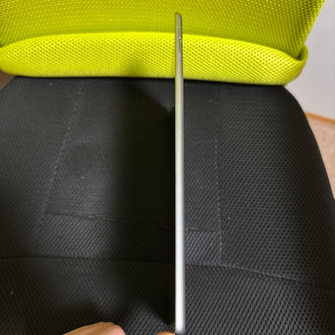 iPad Air 9.7インチ 第2世代 Wi-Fi 64 GB スペースグレイ