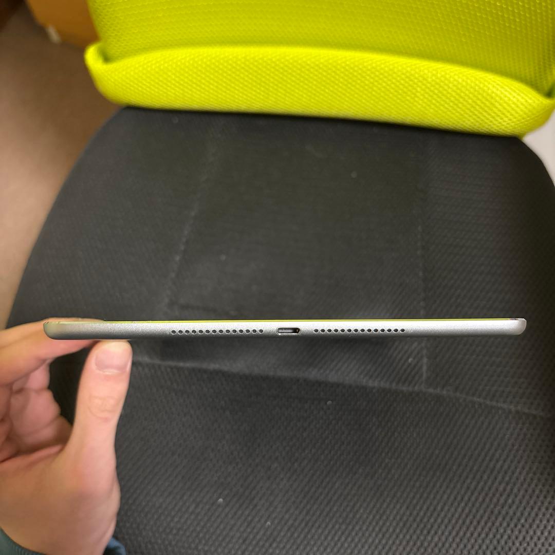 iPad Air 9.7インチ 第2世代 Wi-Fi 64 GB スペースグレイ