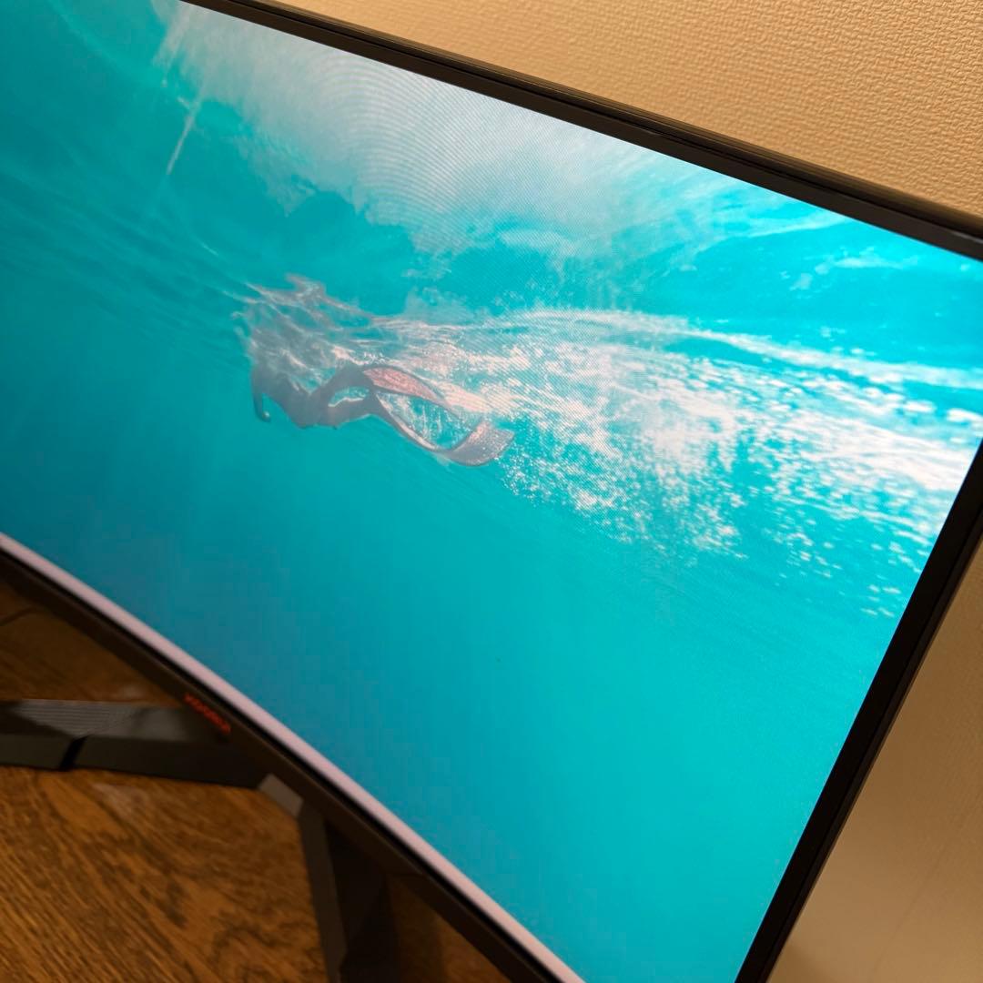 KOORUI曲面ディスプレイ フルHD 24e6c