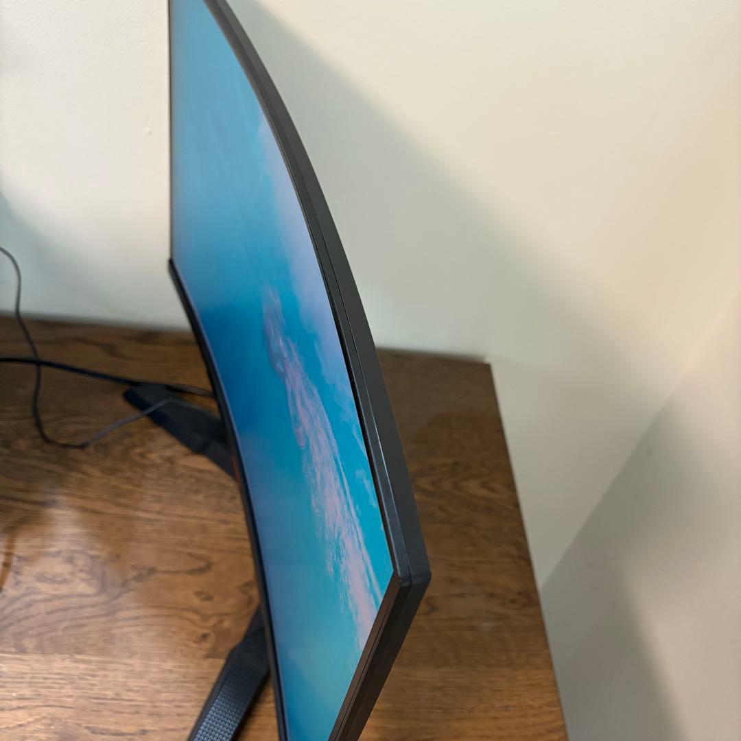 KOORUI曲面ディスプレイ フルHD 24e6c