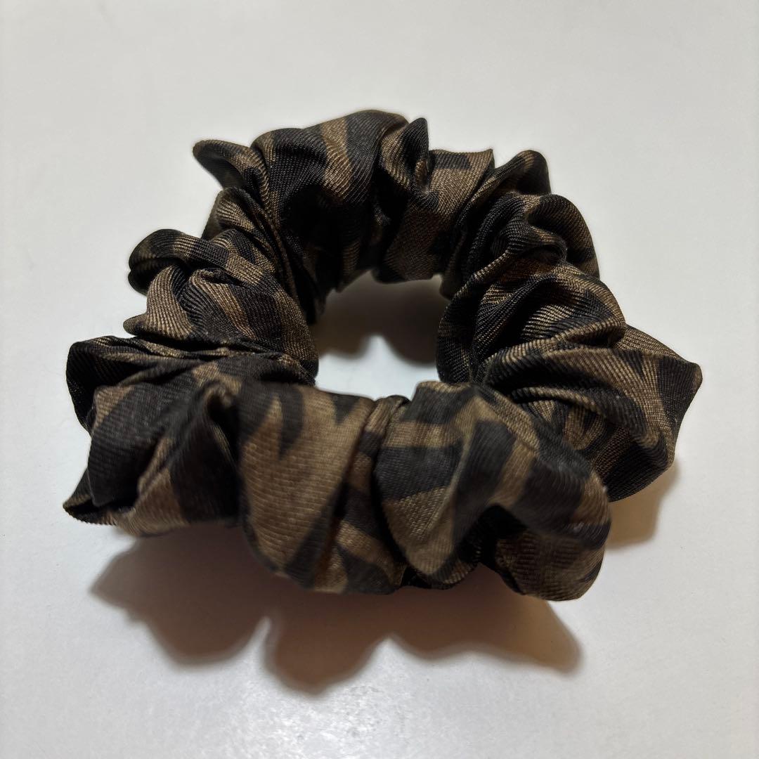 FENDI 今期購入　シュシュ　ズッカ柄/ブラウン