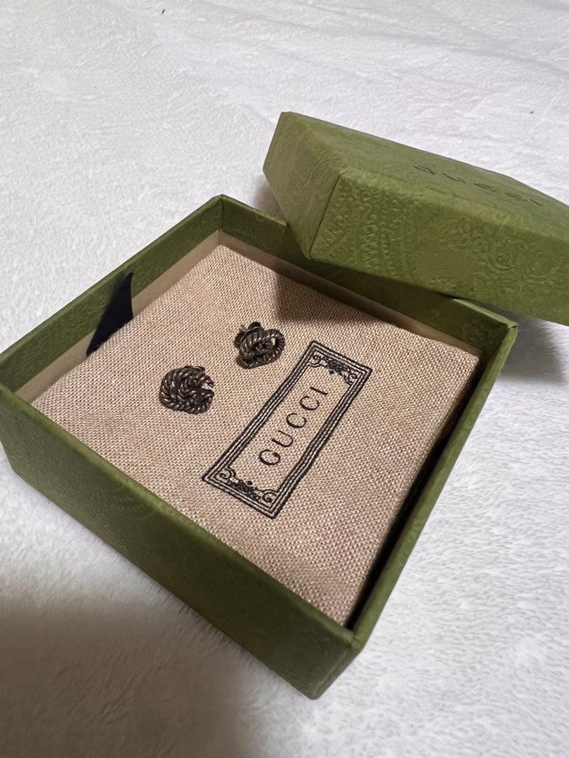 GUCCI シルバー ツイストデザイン ピアス