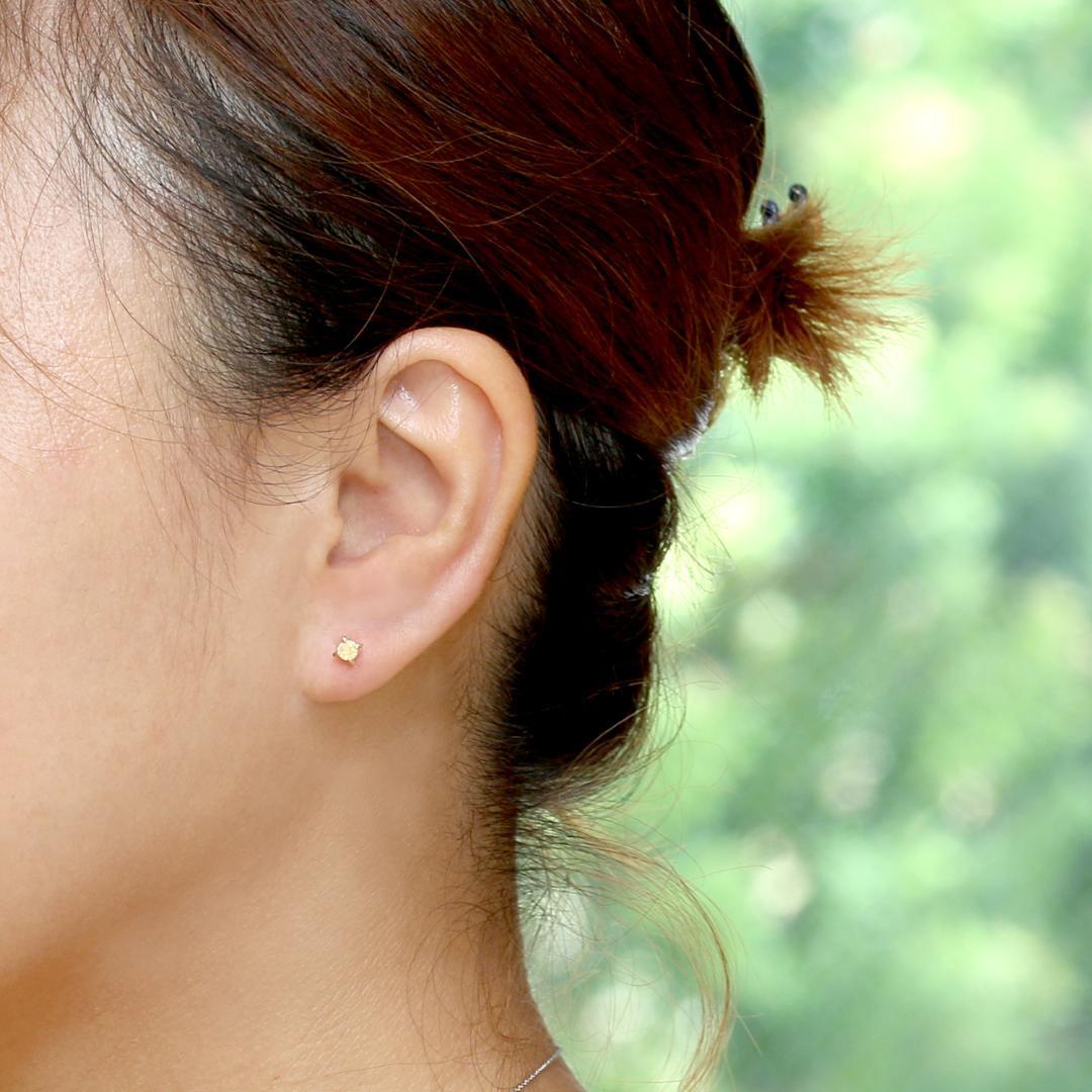 ギフトラッピング込み 遊色効果が神秘的なオパールピアスK18YG