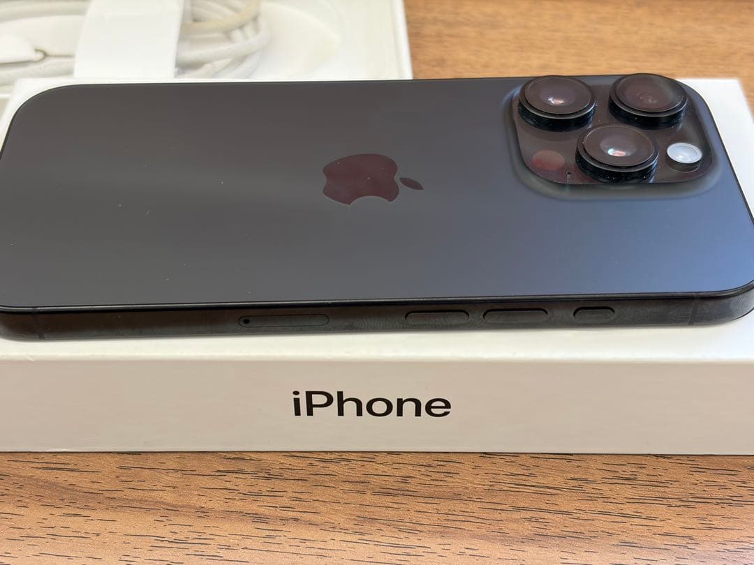 実品令8／5／26 まで保証　iPhone 16 Pro 256 プラック