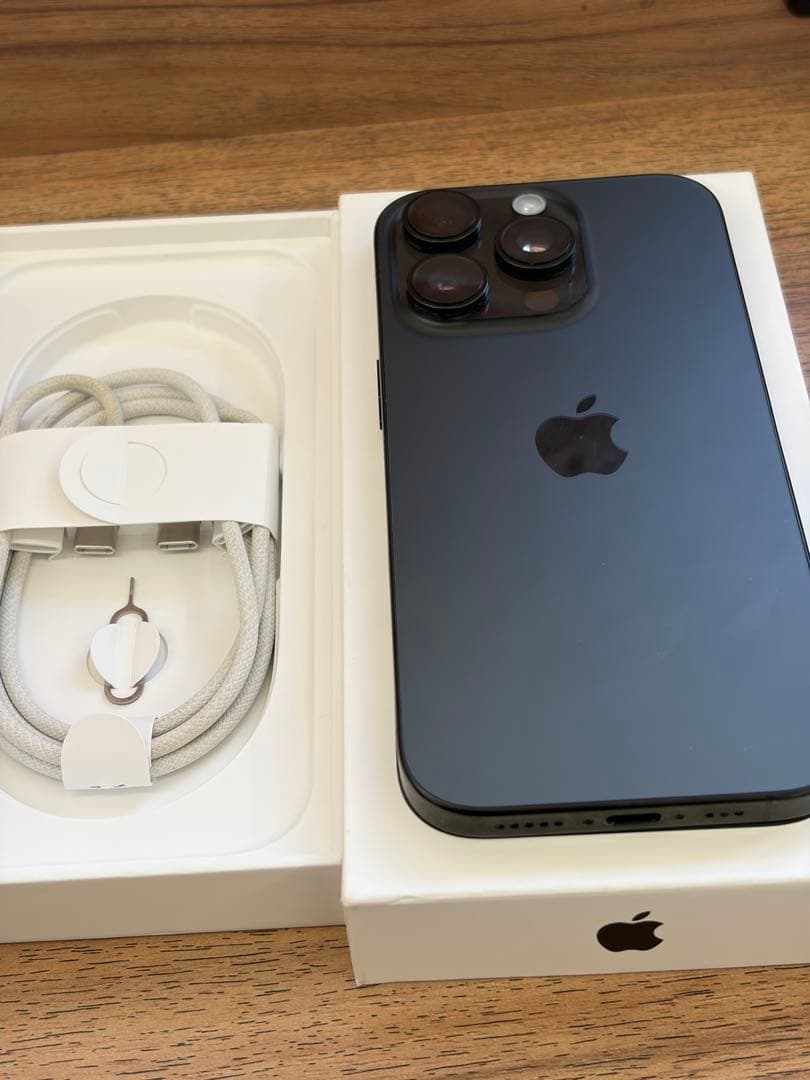 実品令8／5／26 まで保証　iPhone 16 Pro 256 プラック