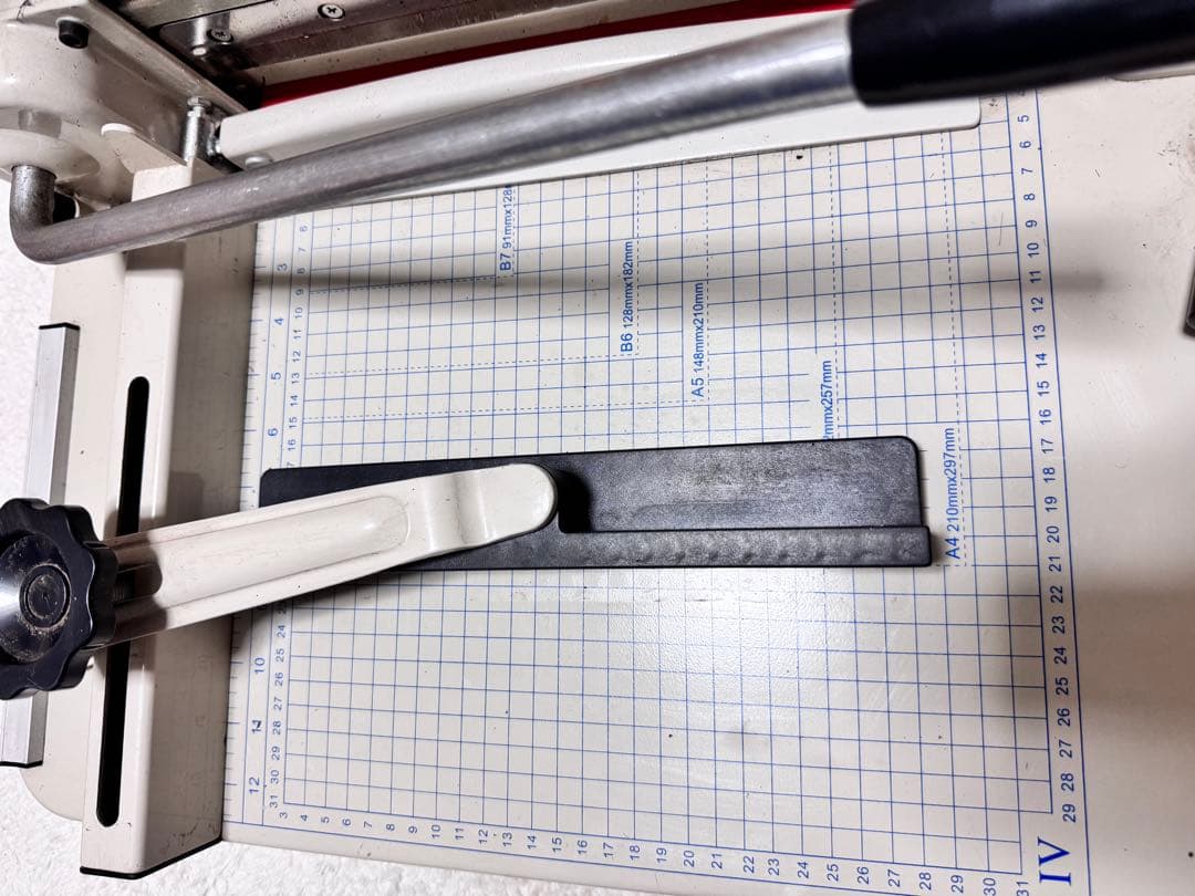 【中古品】大型裁断機 868　A4大型ペーパーカッター新品刃一枚追加動作確認済み