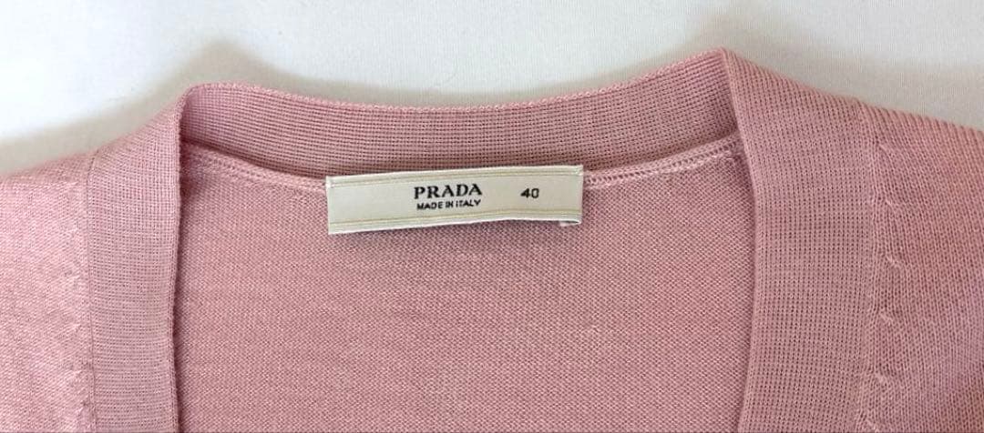 PRADAプラダ　ピンク　Vネック　ライトウエイト　カーディガン