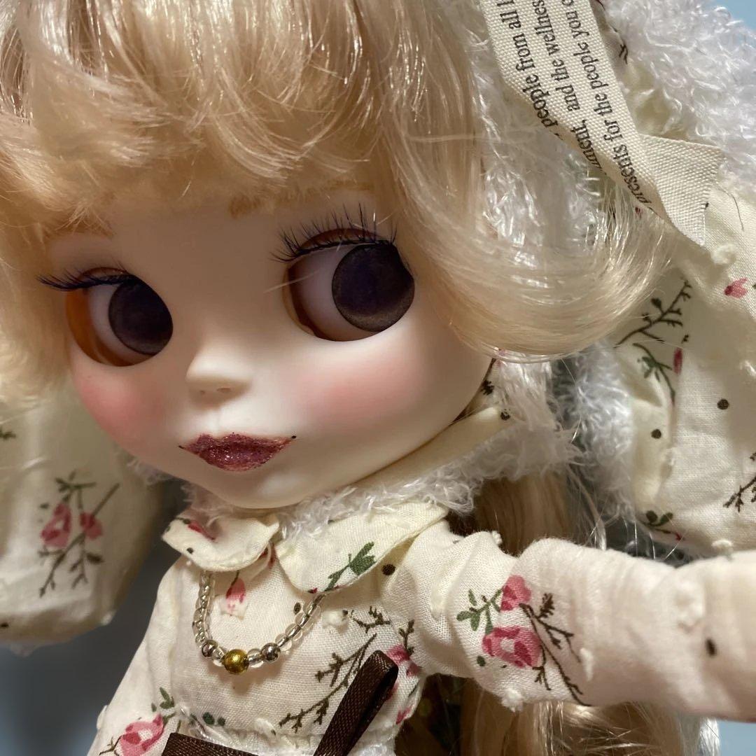 『うさ耳ちゃん』カスタムドール ブロンドヘア唇とマブタにきらきらラメ入り