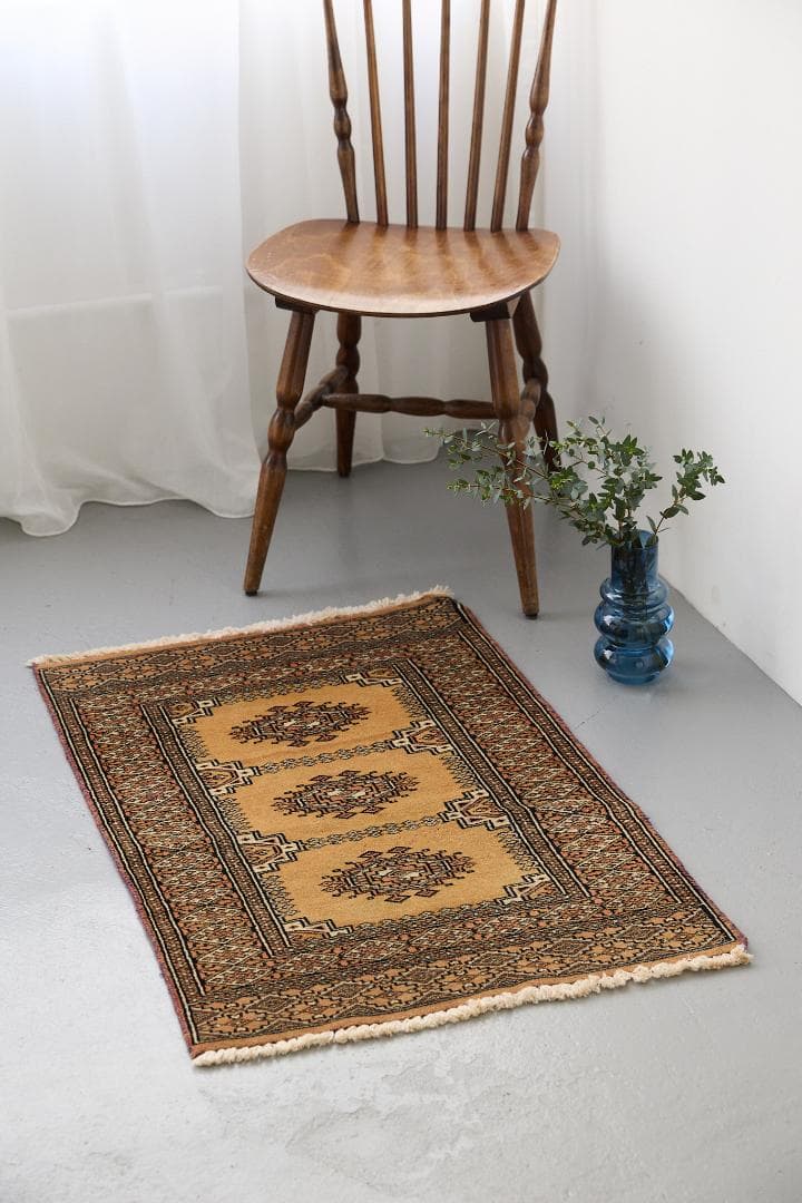 ヴィンテージラグ　トライバルラグ　パキスタン産（93×60cm）アース　黃　茶