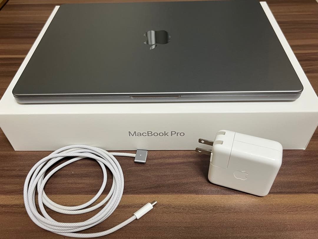 【美品】MacBook Pro 14インチ M3 (2023年モデル) 16GB