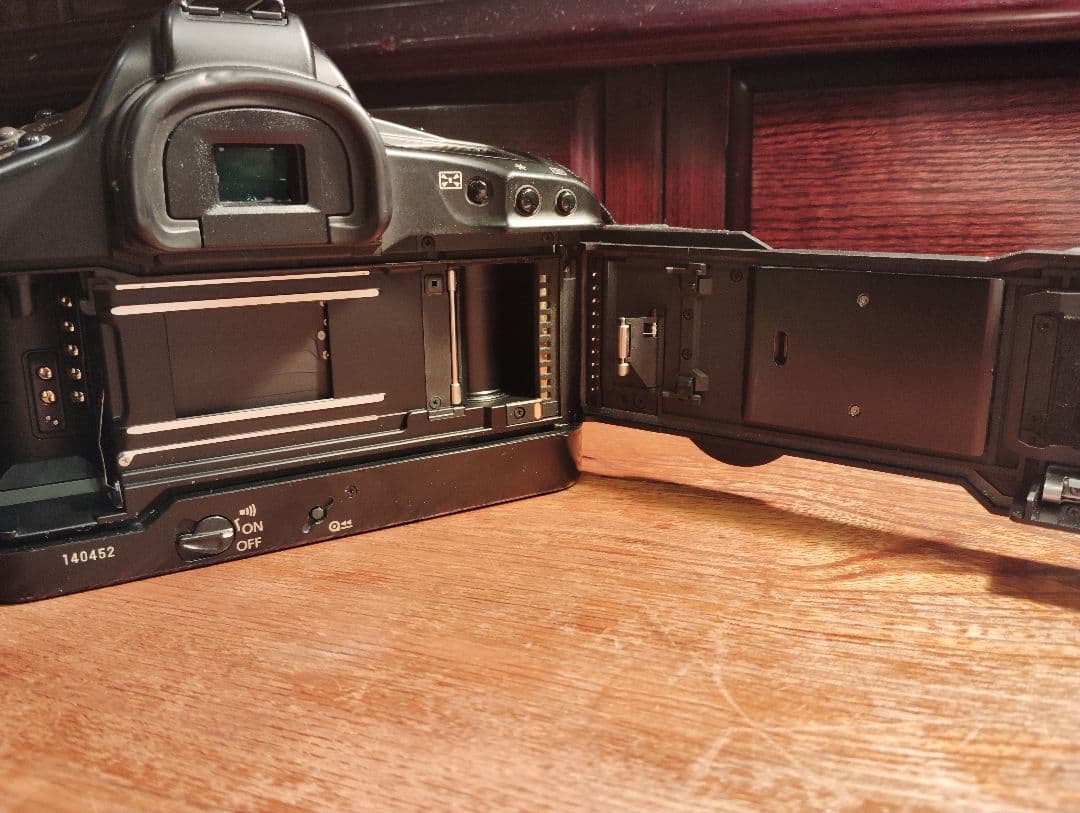 Canon EOS-1Ｖ フィルム一眼レフカメラ