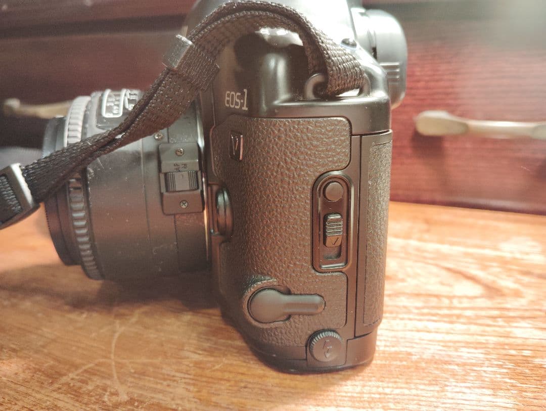 Canon EOS-1Ｖ フィルム一眼レフカメラ