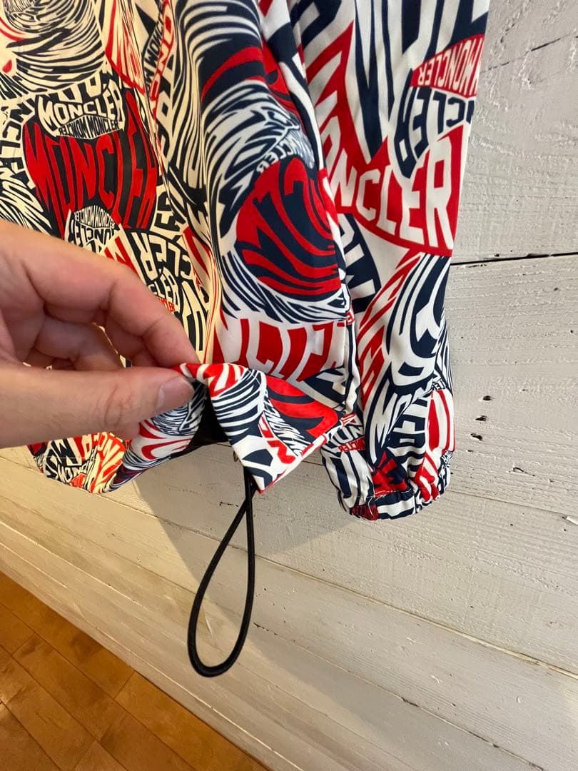 MONCLER 波模様ウィンドブレーカー　XL パーカー付き