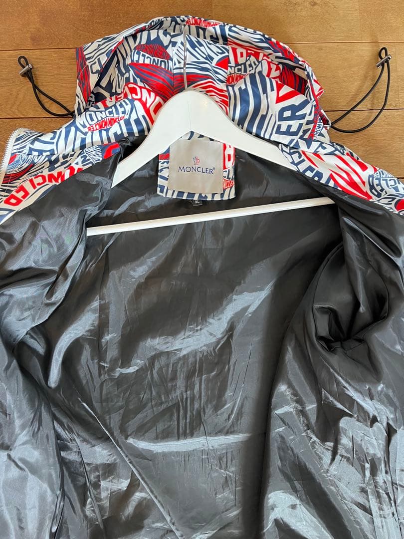 MONCLER 波模様ウィンドブレーカー　XL パーカー付き