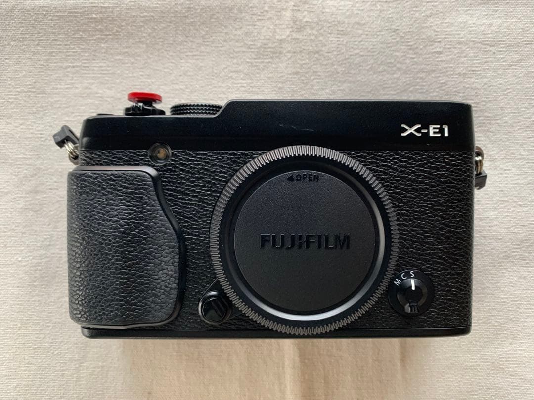 Fujifilm X-E1 ミラーレスカメラ 本体と付属品