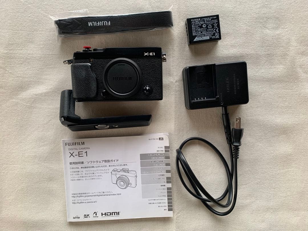 Fujifilm X-E1 ミラーレスカメラ 本体と付属品