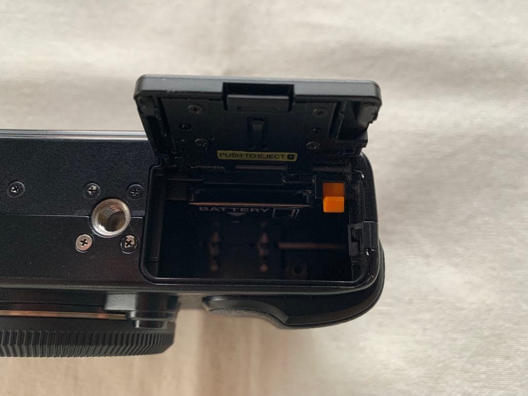 Fujifilm X-E1 ミラーレスカメラ 本体と付属品