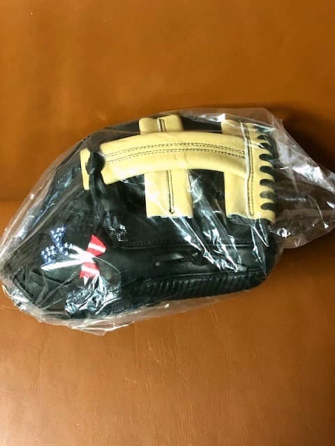 新品☆最高級☆USA限定発売☆星条旗ロゴ☆アンダーアーマー★内野手グローブ★右投