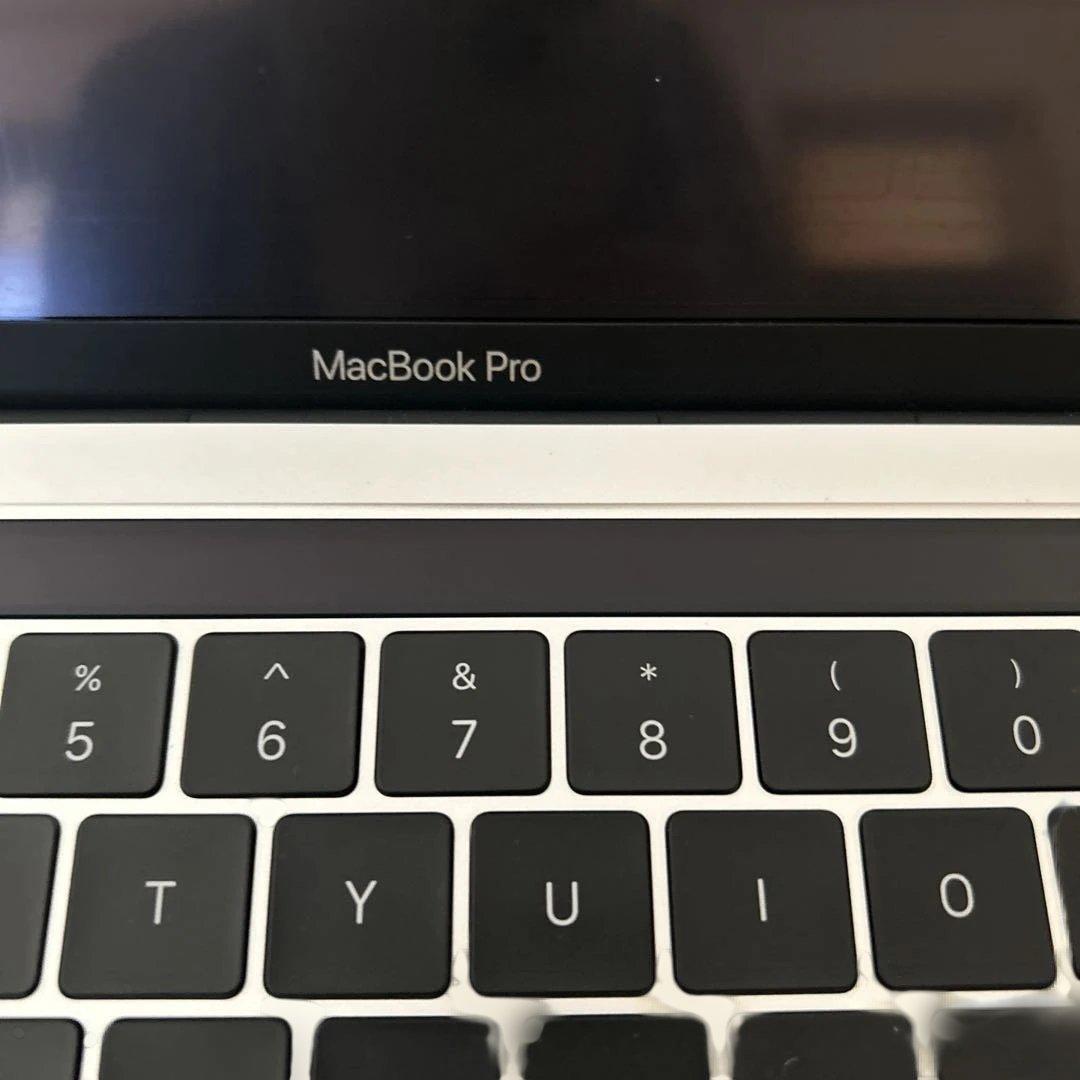 MacBook Pro 13インチ Core i7 2017 モニターに難あり