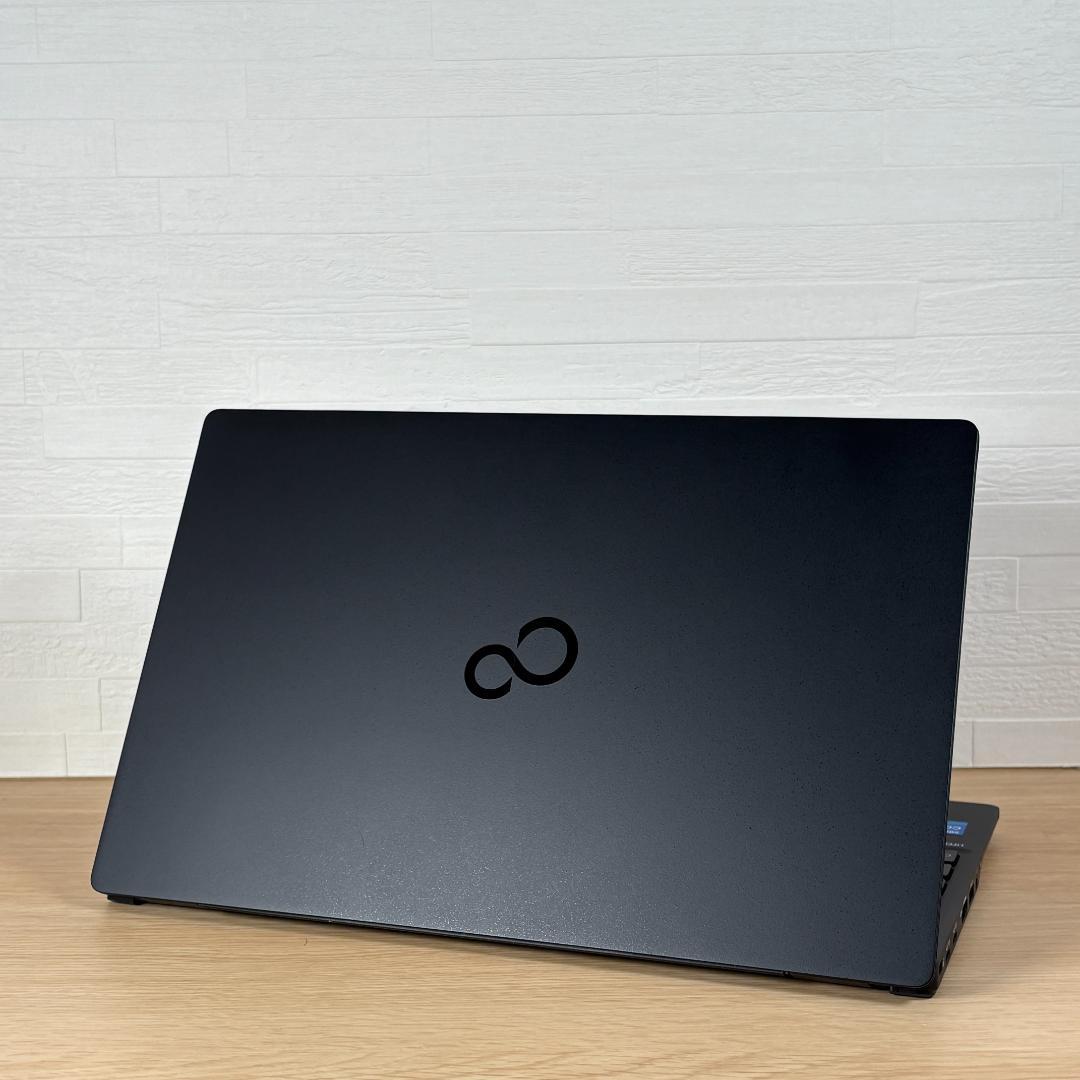 富士通　11世代i5　ノートパソコン　Windows11　SSD　AI機能　15